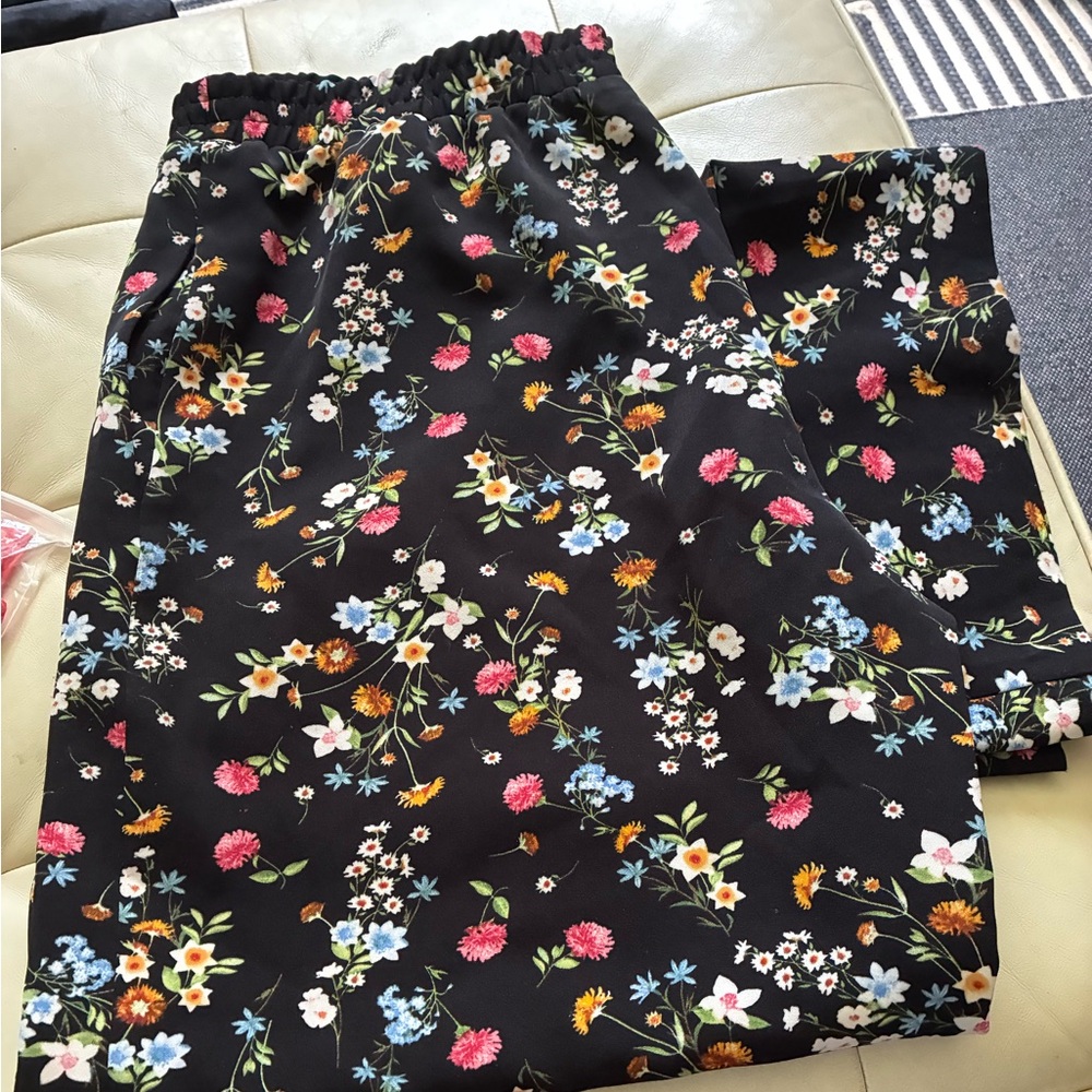 Roz & Ali Black Floral Pants